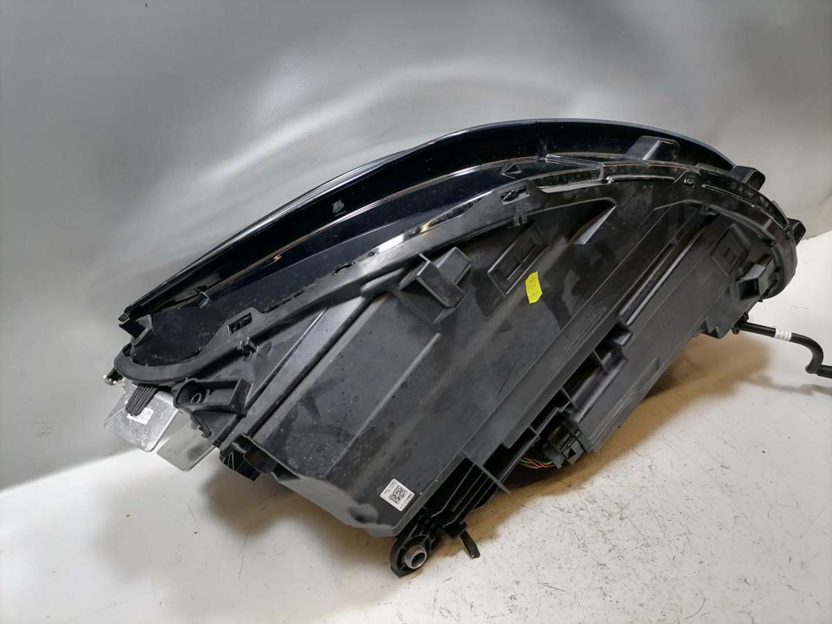 VW Passat B9 original Scheinwerfer rechts LED Bj.2024